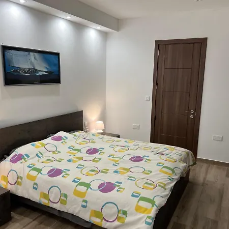 Pied A Terre Apartment