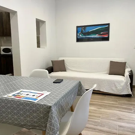 Pied A Terre Apartment