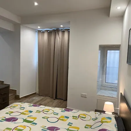 Pied A Terre Apartment *
